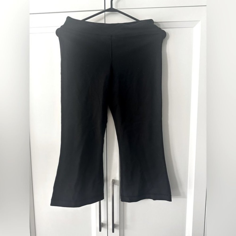 Black lulu capris